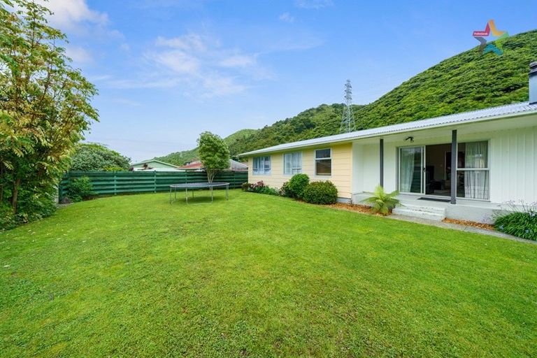 Photo of property in 25 Larchmont Grove, Totara Park, Upper Hutt, 5018