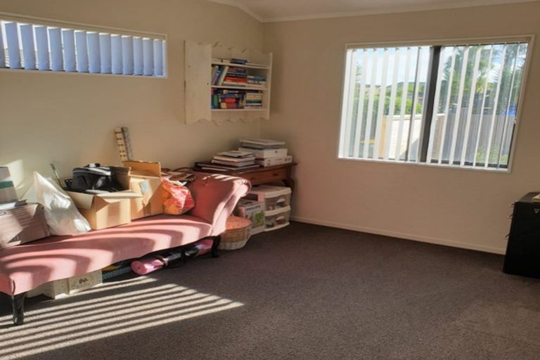 Photo of property in 16 Sandspit Road, Waiuku, 2123