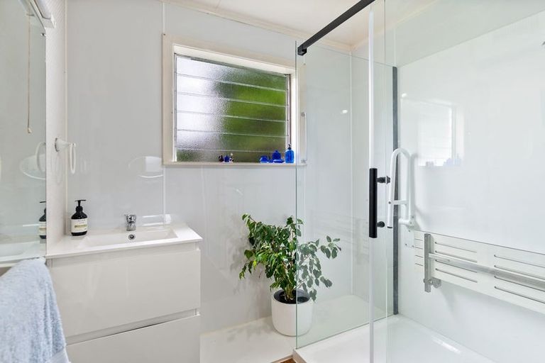 Photo of property in 12 Grey Street, Regent, Whangarei, 0112