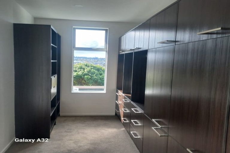 Photo of property in 90 Medallion Drive, Oteha, Auckland, 0632