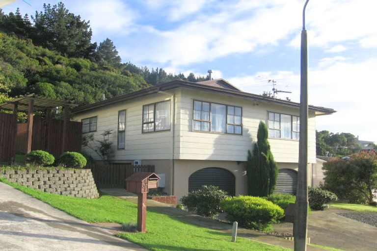 Photo of property in 32 Fyvie Avenue, Tawa, Wellington, 5028