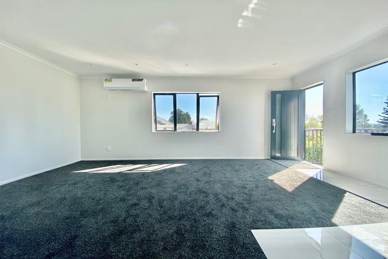 Photo of property in 547 Massey Road, Mangere, Auckland, 2022