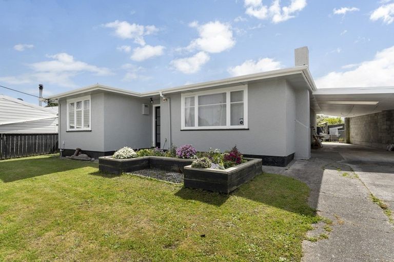 Photo of property in 16 Totara Street, Otaki, 5512