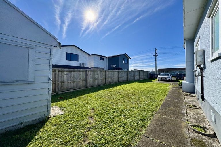 Photo of property in 43 Scotts Road, Manurewa East, Auckland, 2102