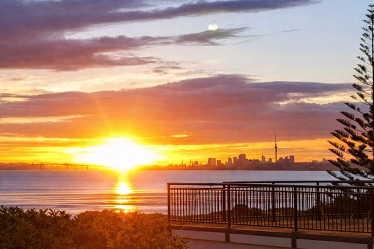 Photo of property in 46 Rewarewa Road, Te Atatu Peninsula, Auckland, 0610