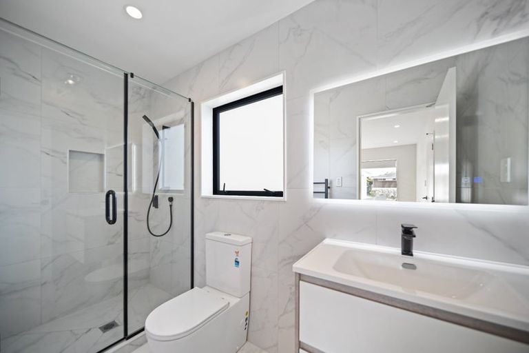 Photo of property in 44c Blakeborough Drive, Forrest Hill, Auckland, 0620