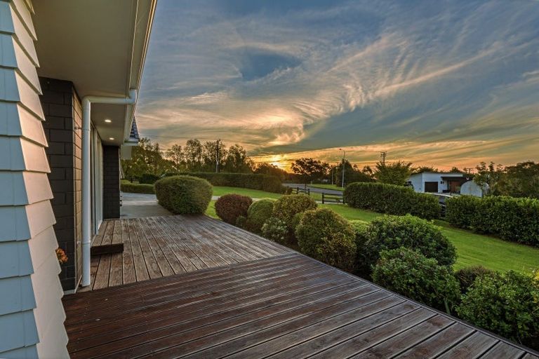 Photo of property in 2 Tutakarae Road, Kelvin Grove, Palmerston North, 4470