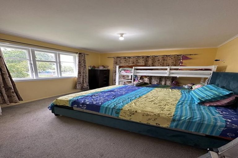 Photo of property in 6 Arahoe Road, New Lynn, Auckland, 0600