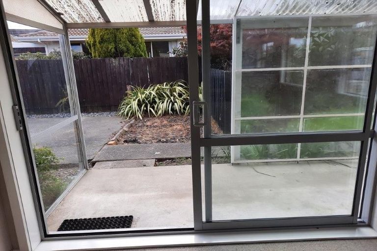 Photo of property in 2/38 Delaware Crescent, Russley, Christchurch, 8042