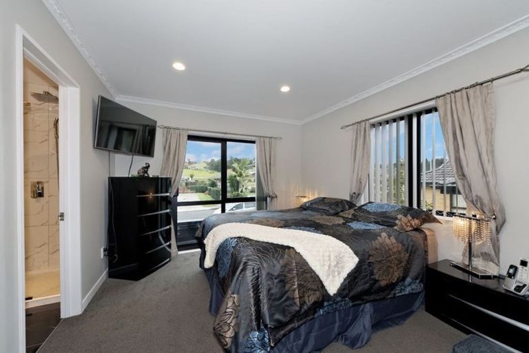 Photo of property in 14 Bradnor Meadows Drive, Swanson, Auckland, 0612