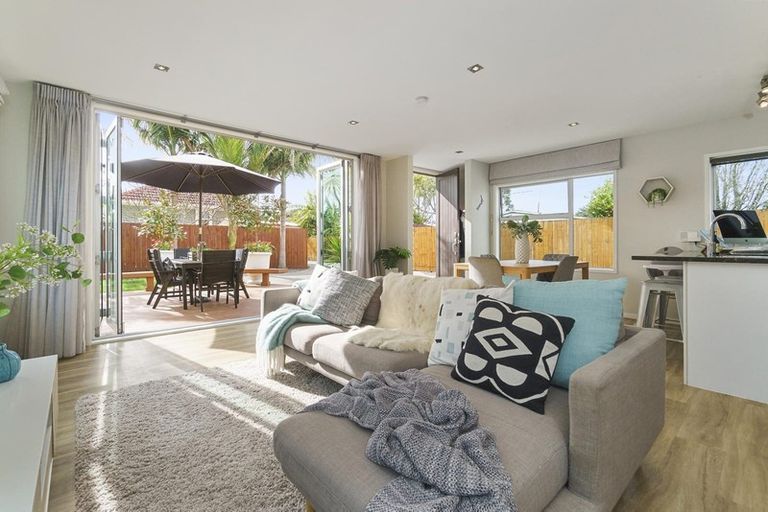 Photo of property in 15a Waipani Road, Te Atatu Peninsula, Auckland, 0610