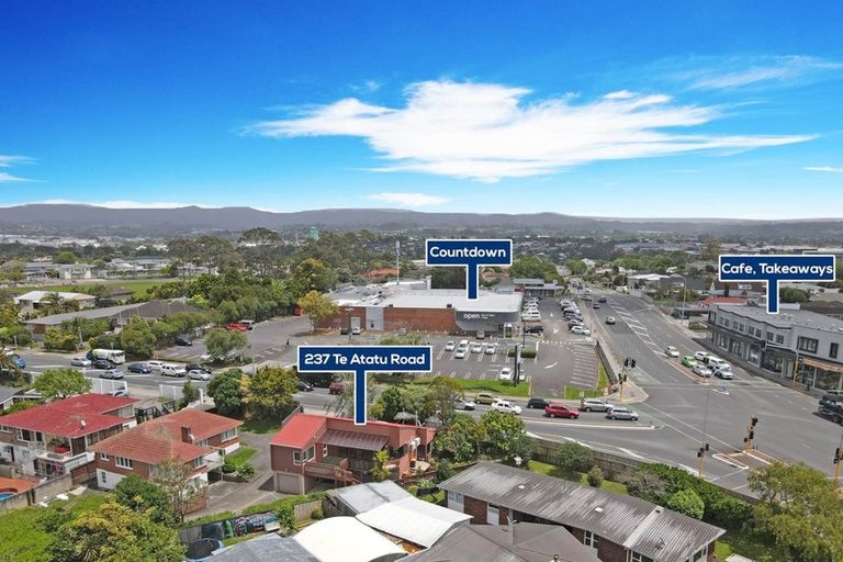 Photo of property in 237 Te Atatu Road, Te Atatu South, Auckland, 0610