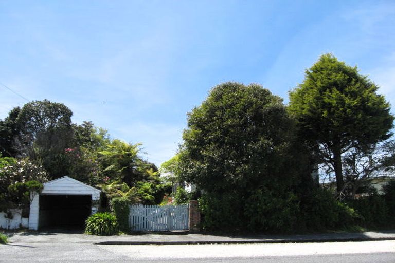 Photo of property in 139 Queen Street, Westport, 7825