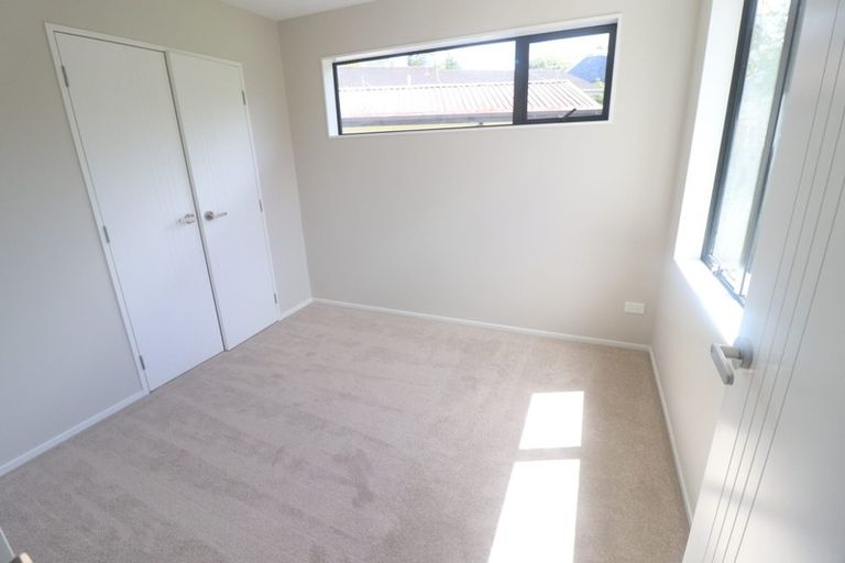 Photo of property in 6c St Catherine Crescent, West Harbour, Auckland, 0618