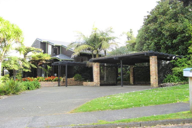 Photo of property in 19 Atarua Gardens, Waiatarua, Auckland, 0604
