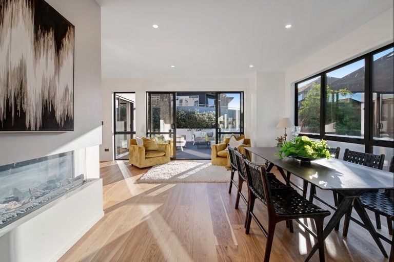 Photo of property in 18b The Esplanade, Eastern Beach, Auckland, 2012
