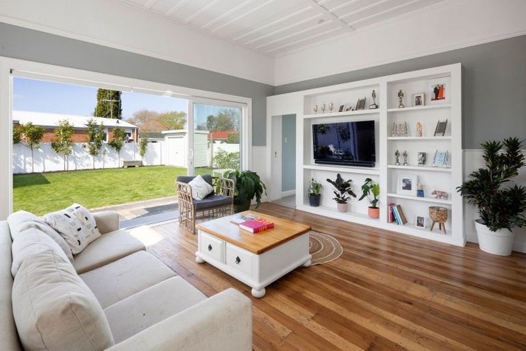 Photo of property in 114 Victoria Street, Cambridge, 3434