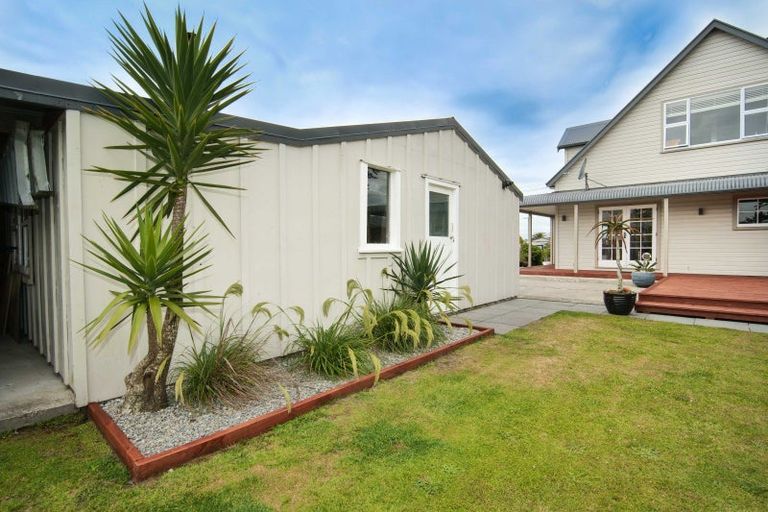 Photo of property in 6 Romilly Street, Westport, 7825