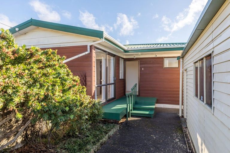 Photo of property in 1420 Whangaparaoa Road, Army Bay, Whangaparaoa, 0930