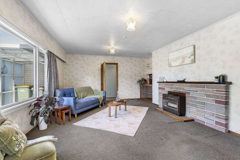 Photo of property in 6 Hughson Street, Waitara, 4320