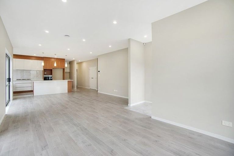 Photo of property in 2 Kakabeak Way, Takanini, 2110