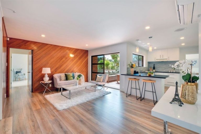 Photo of property in 14 Rhinevale Close, Henderson, Auckland, 0612