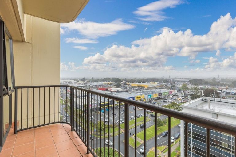 Photo of property in The Rennaissance, 11h/18 Ronwood Avenue, Manukau, Auckland, 2104