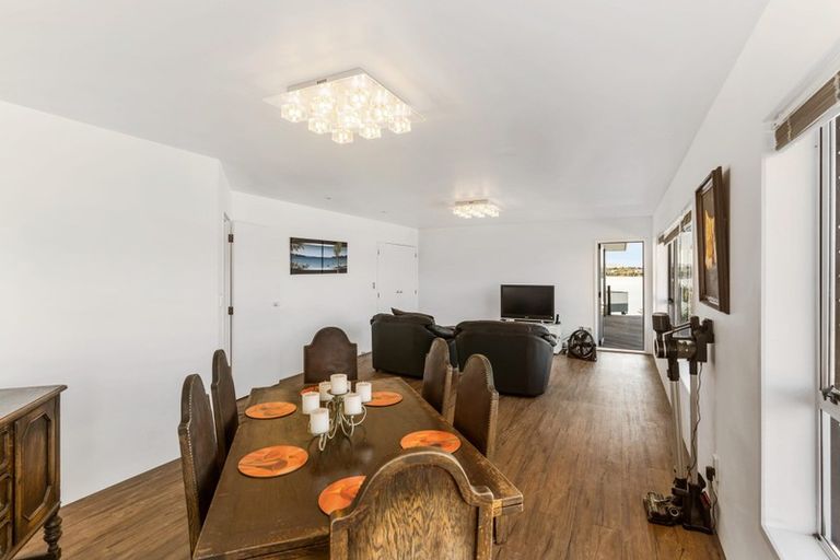 Photo of property in 8 Aztec Place, Conifer Grove, Takanini, 2112