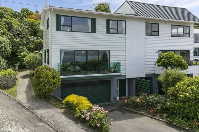 Photo of property in 2/76 Lohia Street, Khandallah, Wellington, 6035