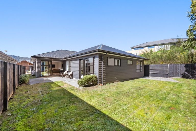 Photo of property in 7 Te Awa Rere Grove, Stokes Valley, Lower Hutt, 5019