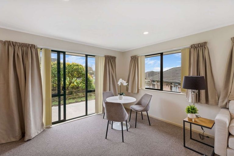 Photo of property in 40 Regents Park Place, Westgate, Auckland, 0614