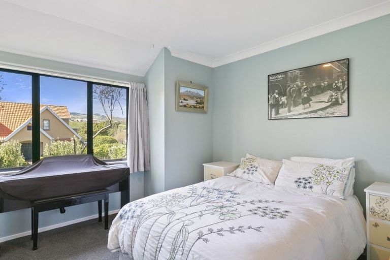 Photo of property in 104 Westchester Drive, Churton Park, Wellington, 6037