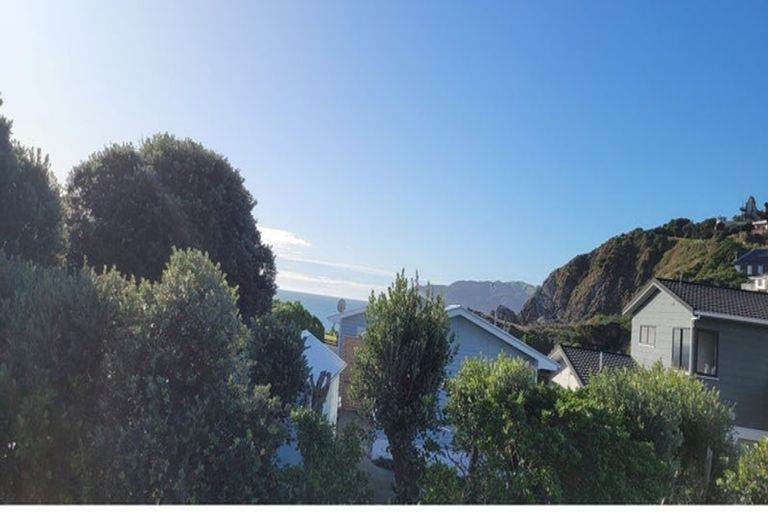 Photo of property in 7 Terrace Road, Titahi Bay, Porirua, 5022