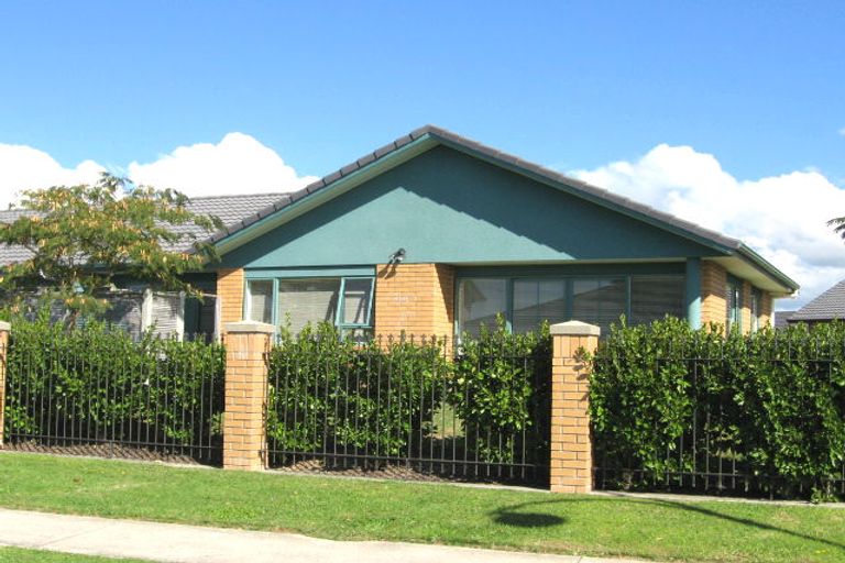 Photo of property in Waimanu Bay Village, 37/1 Piriti Drive, Te Atatu Peninsula, Auckland, 0610