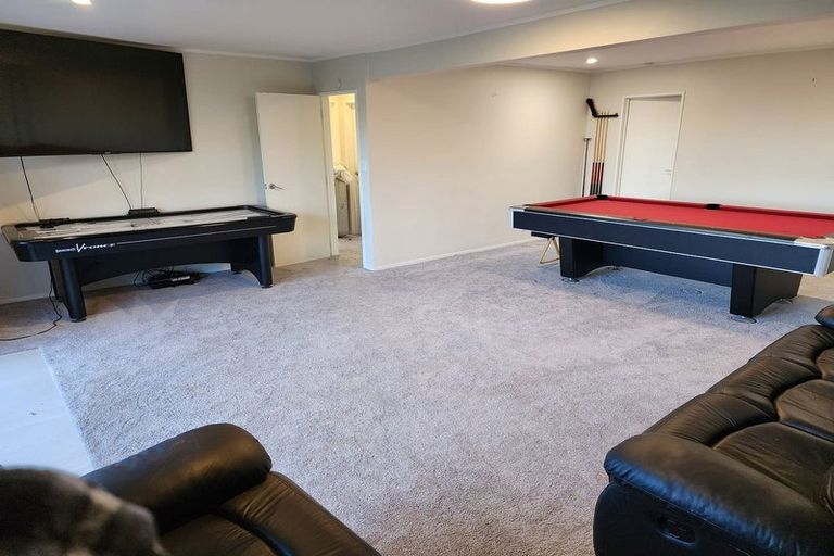 Photo of property in 102 Wiseley Road, West Harbour, Auckland, 0618