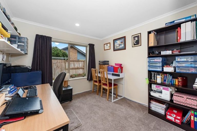 Photo of property in 6 Holly Place, Rototuna North, Hamilton, 3210