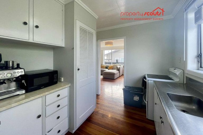 Photo of property in 16 Mangorei Road, Strandon, New Plymouth, 4312