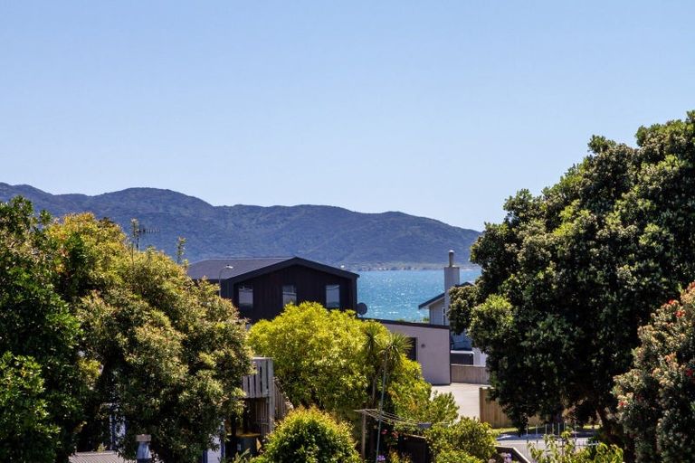 Photo of property in 2 Bermuda Grove, Paraparaumu Beach, Paraparaumu, 5032