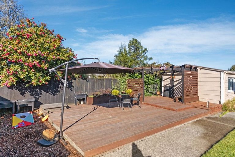Photo of property in 16 Kruse Place, Redwood, Christchurch, 8051