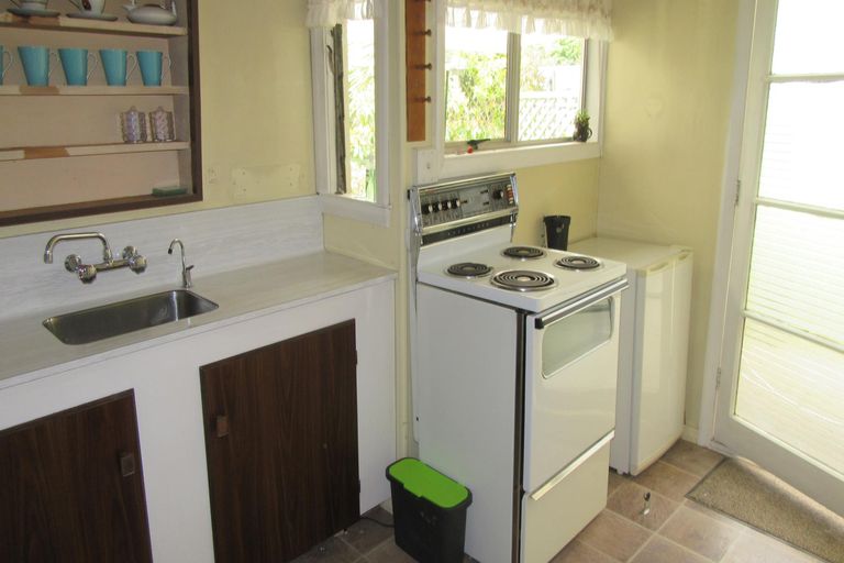 Photo of property in 28 Leonard Street, Waimate, 7924