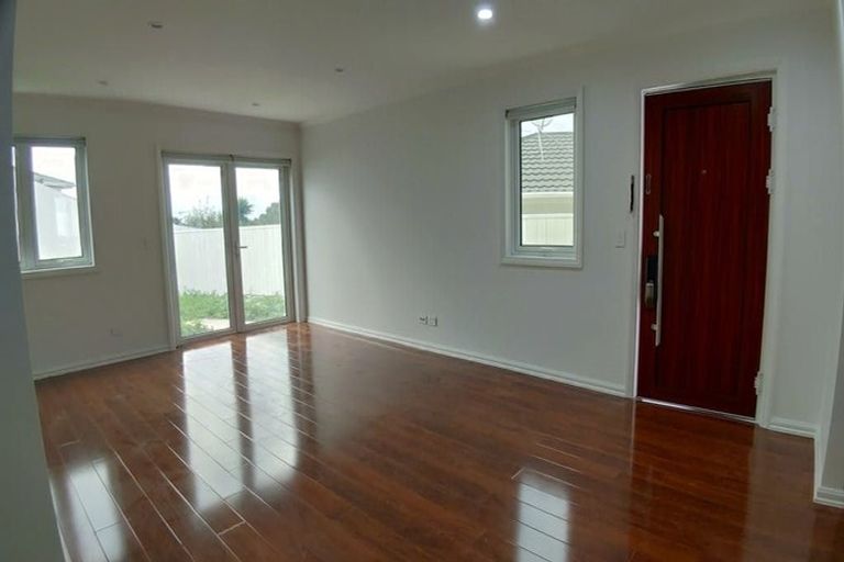 Photo of property in 36 Trias Road, Totara Vale, Auckland, 0629