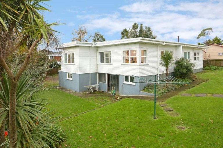 Photo of property in 175 View Road, Sunnyvale, Auckland, 0612