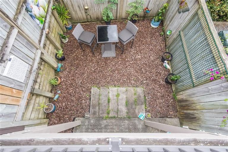 Photo of property in 4/94 Glengarry Road, Glen Eden, Auckland, 0602