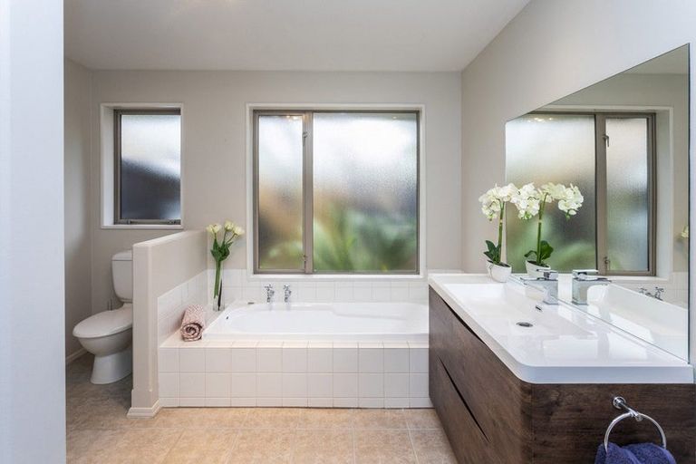 Photo of property in 37 Hussey Road, Harewood, Christchurch, 8051