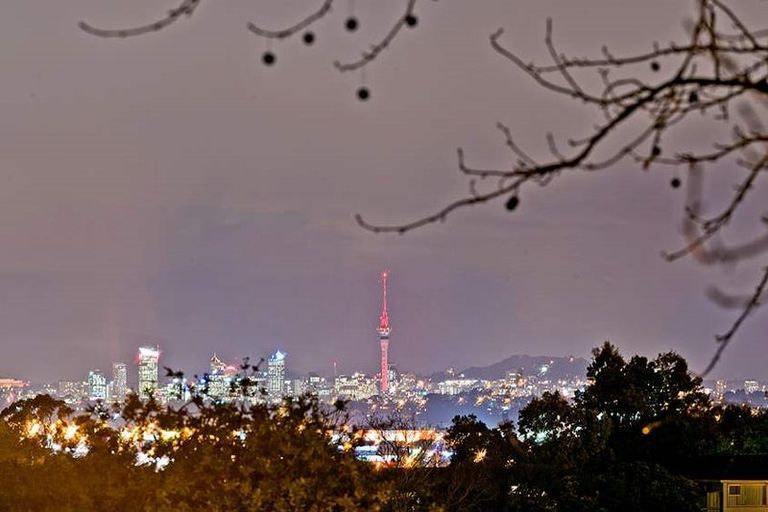 Photo of property in 5 Mowbray Place, Sunnynook, Auckland, 0620