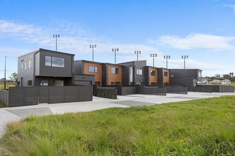 Photo of property in 115 Otuwairoa Esplanade, Opaheke, 2113