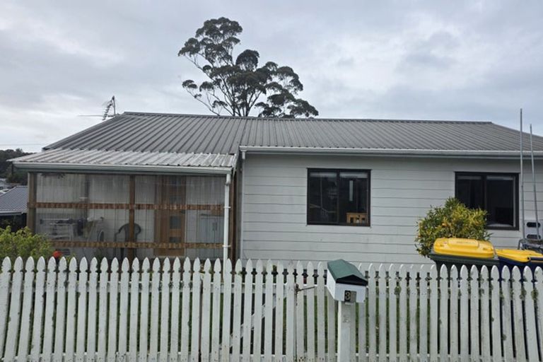 Photo of property in 37 Meadowvale Rise, Titirangi, Auckland, 0604