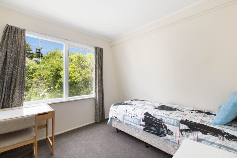 Photo of property in 34 Lyndhurst Road, Tawa, Wellington, 5028