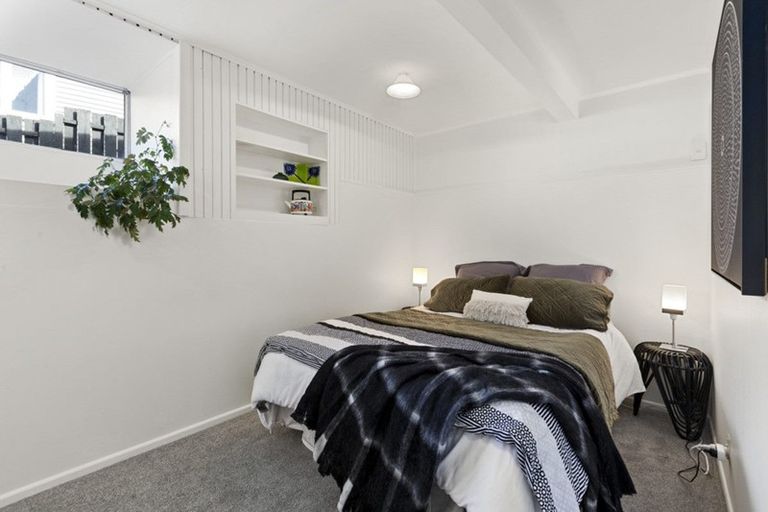 Photo of property in 49 Cron Avenue, Te Atatu South, Auckland, 0610