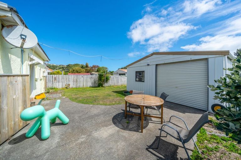 Photo of property in 18 Monorgan Road, Strathmore Park, Wellington, 6022
